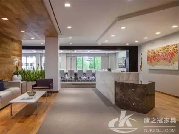 康冠(guan)推(tui)薦金螎服務(wù)(wu)公(gong)司辦(ban)公傢具(ju)案(an)例